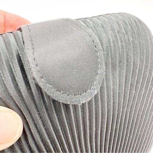 VINTAGE Hard Case Black Satin Micro Pleated Convertible Evening Bag - Picture 12 of 12